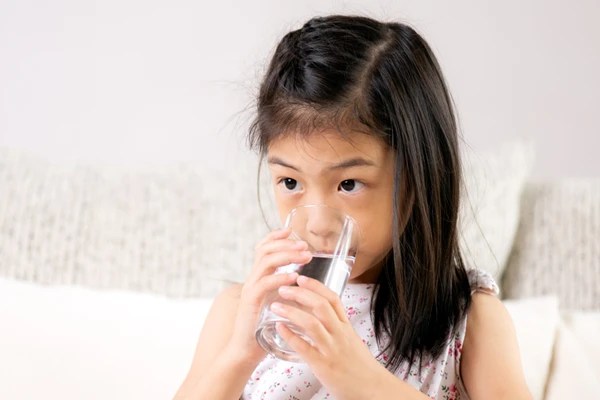 5 Trik Agar Kamu Nggak Malas Minum Air Putih, Lama-Lama Jadi Terbiasa!