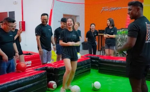 12 fun indoor team building games in singapore [2025]