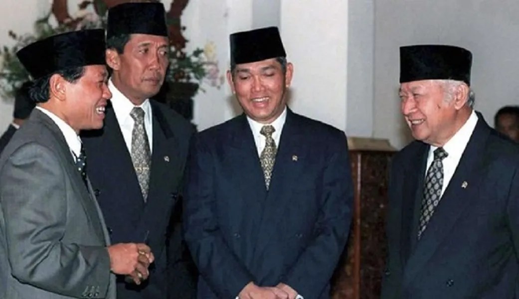 Harmoko Wafat, Mantan Menteri Penerangan yang Minta Soeharto Lengser -  Trenasia.com