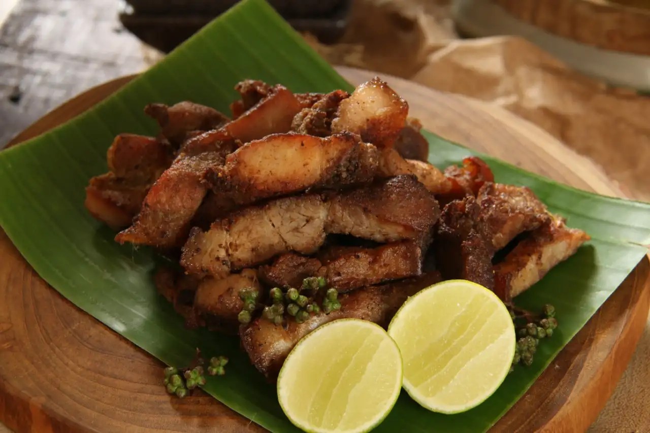 Lalu dituang ke atas ayam. 11 Makanan Khas Batak Terpopuler