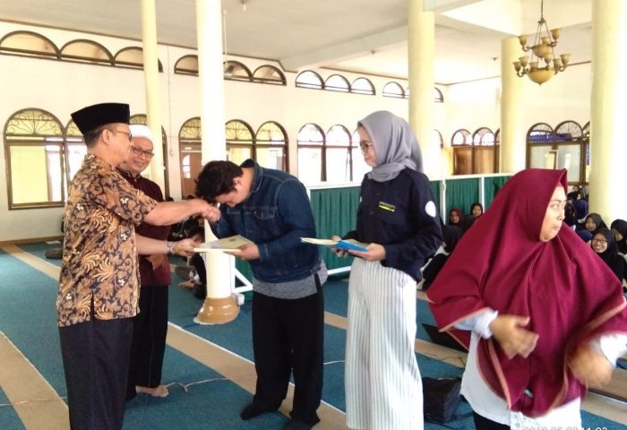 Tim panitia pmb tim panitia berdasarkan sk rektor ikip siliwangi. IKIP Siliwangi | Rektor IKIP Siliwangi Menyerahkan