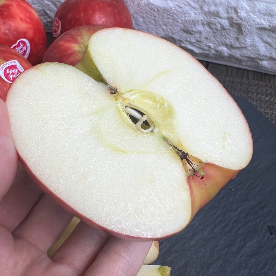 コストコ】ピンクレディーりんご 2kg¥998