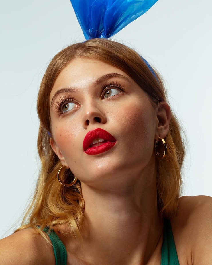 Luna Model Picture - Gorgeous Gradient Picture - Desktop