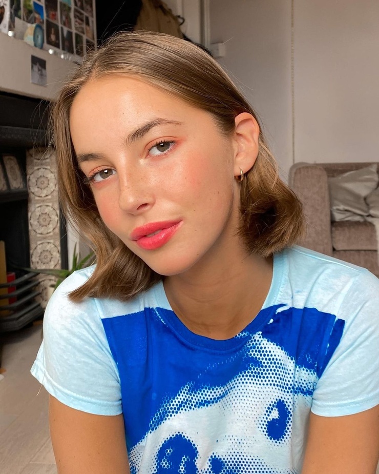 Amelie Model - Premium Sunset Design Gallery - 4K