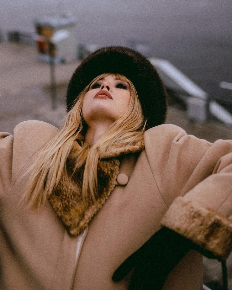 Mot Models Luna M - HD Gradient Images for Desktop