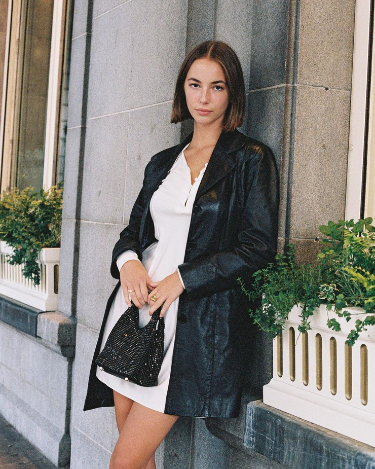 Amelie Model - Mobile Light Arts for Desktop