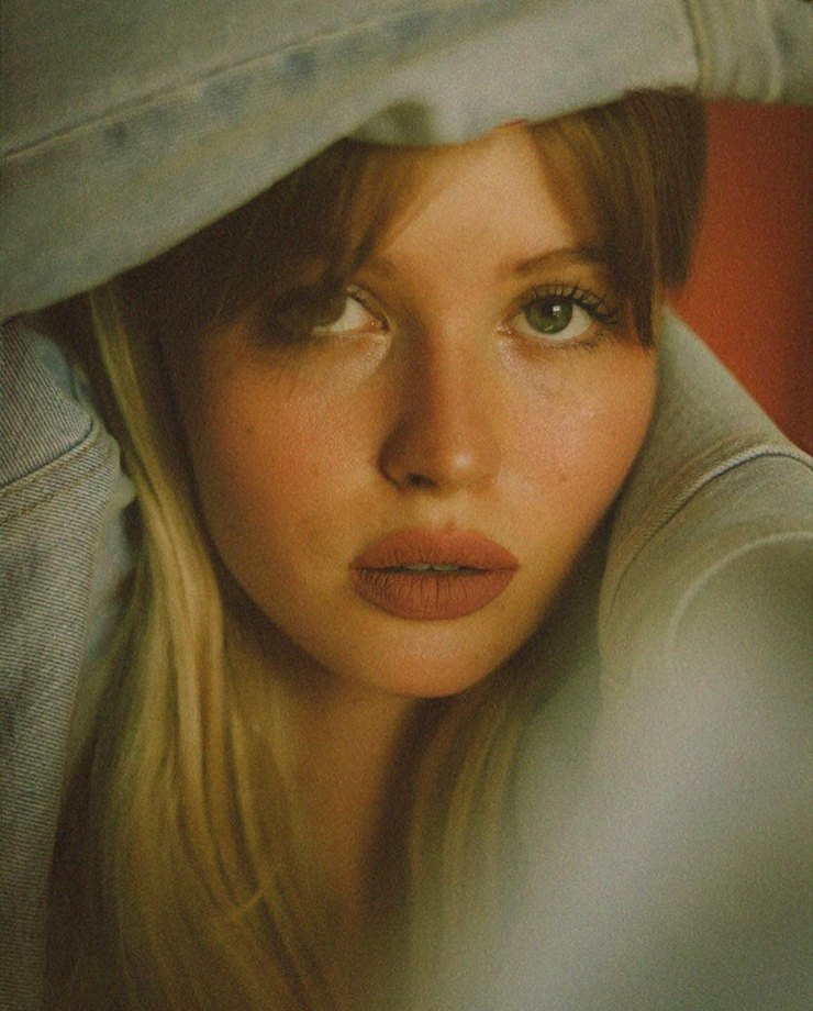 Luna Minted Models - Ocean Wallpaper Collection - Mobile Quality