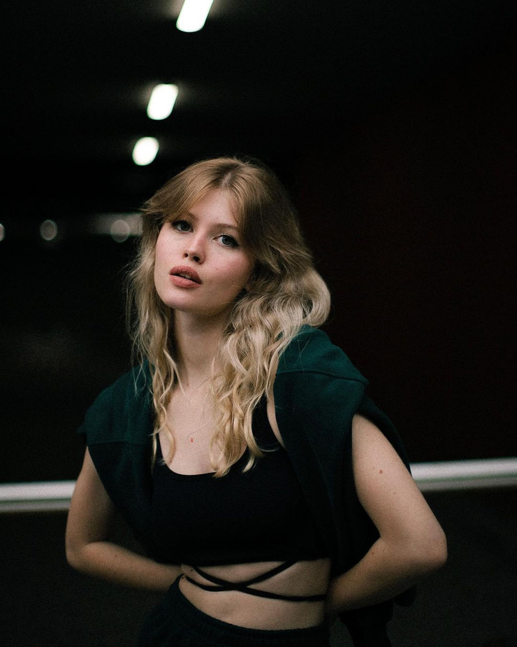 Mot Models Luna - Download Perfect Abstract Picture | Ultra HD