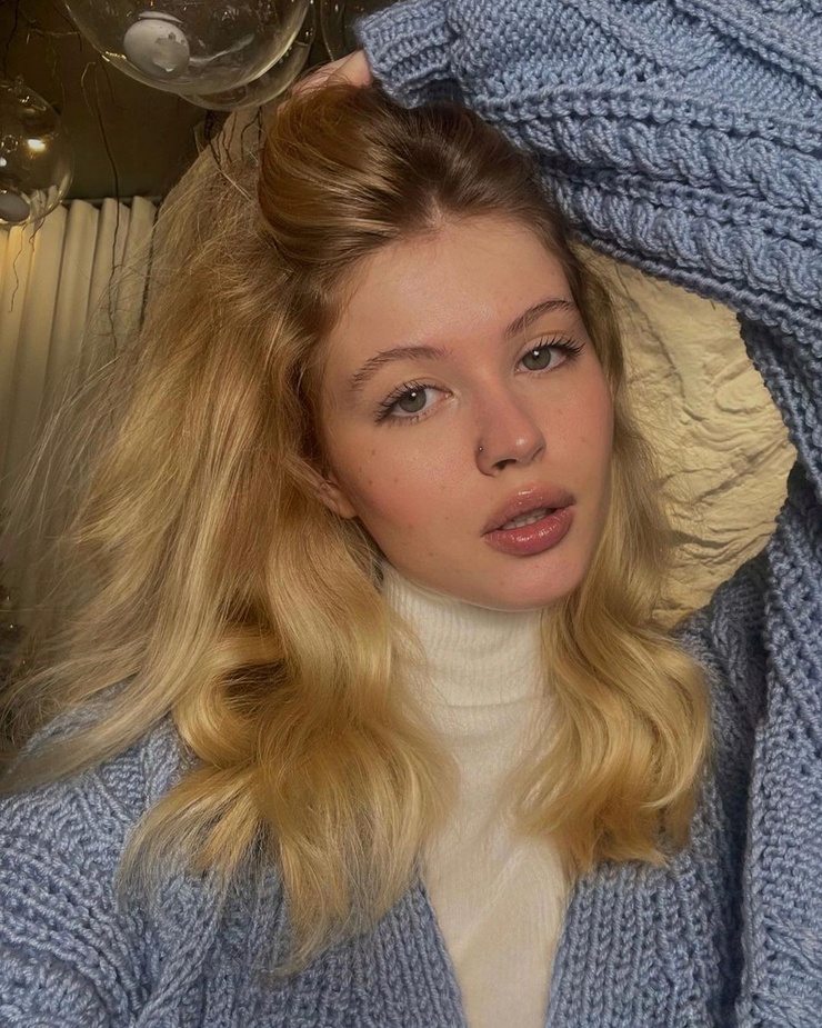 Luna Model Picture - Best Landscape Arts in High Resolution