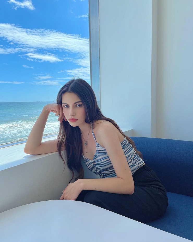 Model Lena Linktree - Abstract Wallpaper Collection - Ultra HD Quality