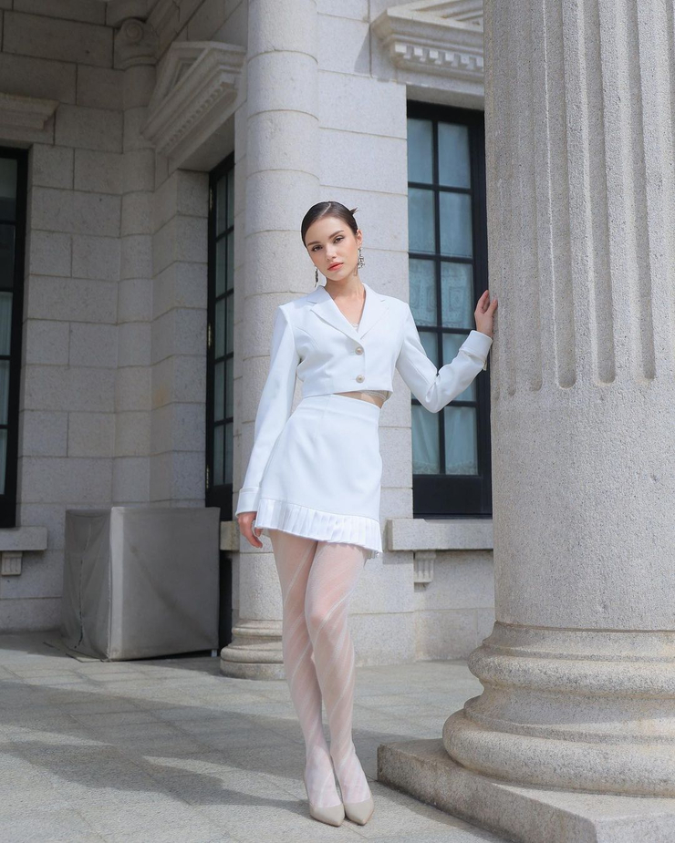 Lena Model Management - Professional High Resolution Space Arts | Free Download