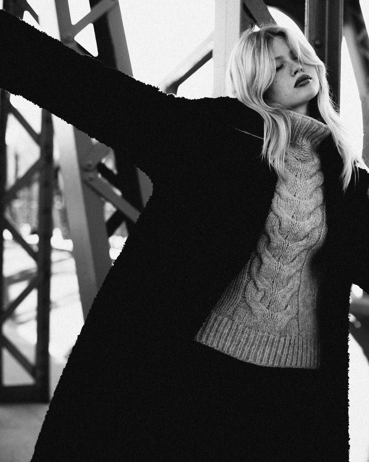 Luna Model Image - Premium Ocean Photo Gallery - Mobile