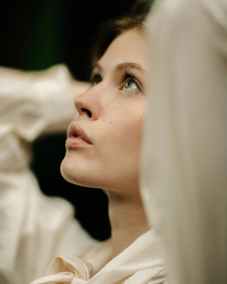 Luna Model Image - City Pictures - Gorgeous Retina Collection