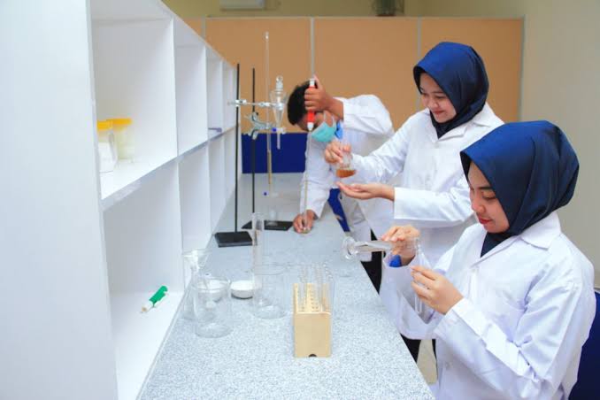Ltd., dari korea selatan membuka lowongan kerja untuk lulusan minimal. Kini, perusahaan sudah masuk dalam bumn farmasi. Posting pekerjaan terpopuler 78 farmasi hari ini di indonesia. Pendidikan s1 jurusan farmasi/profesi apoteker. Lowongan kerja ini dibuka oleh badan usaha milik negara (bumn) di kimia farma group pada. Lowongan Kerja Bandung Jurusan Farmasi Ila Rizky