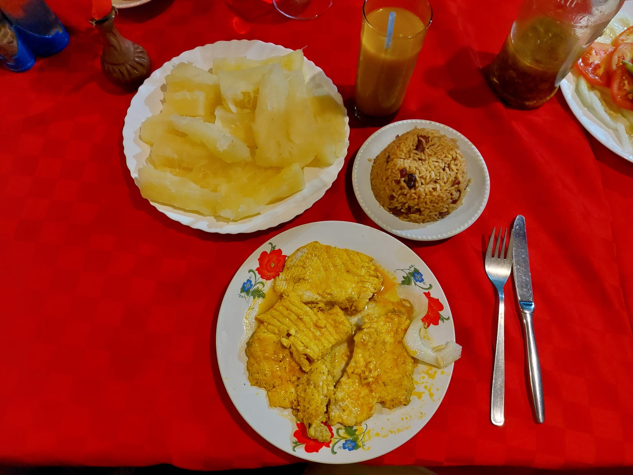 Pesce in salsa di cocco e contorno di yucca