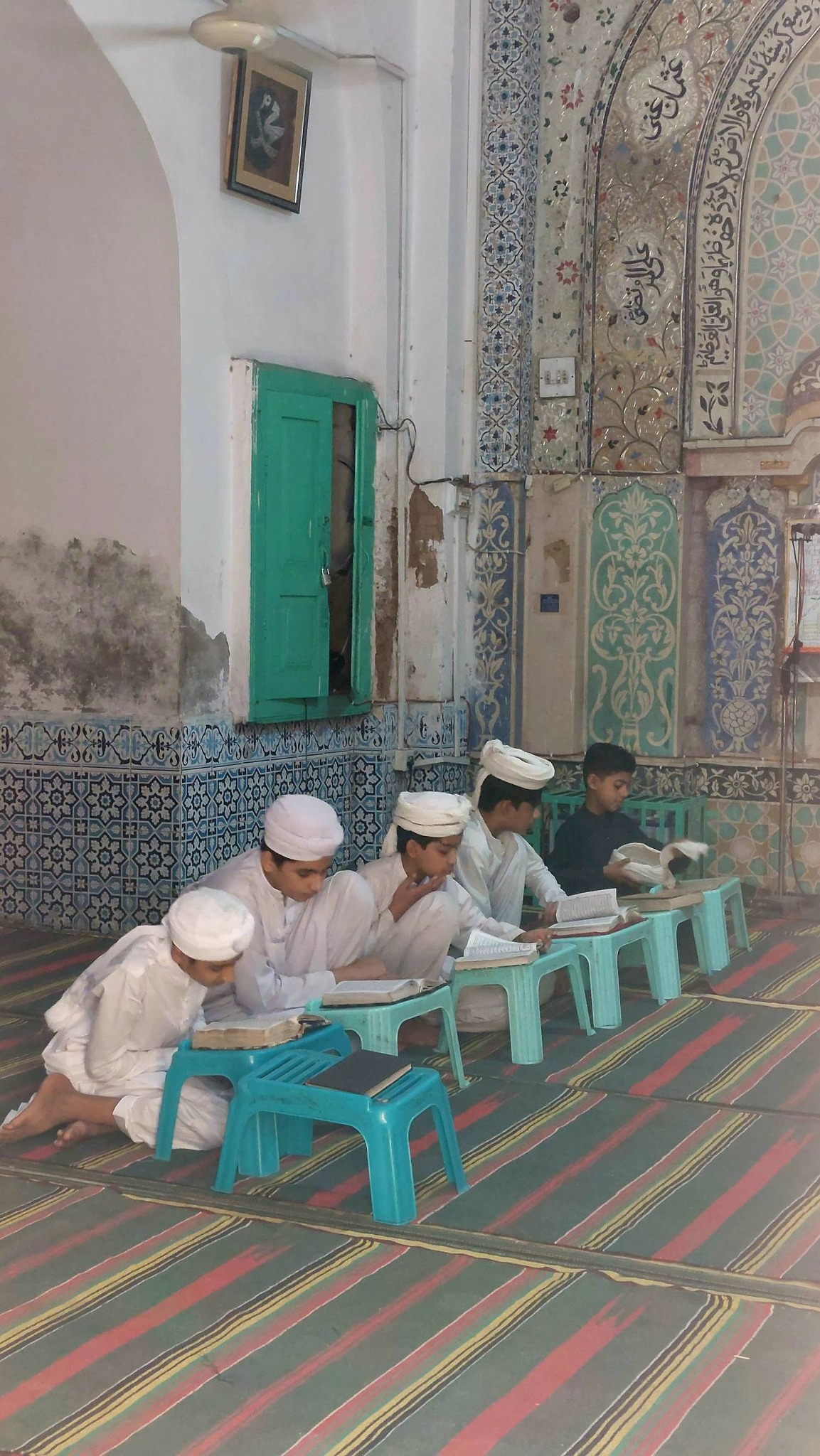 Multan - babmini che leggono il Corano