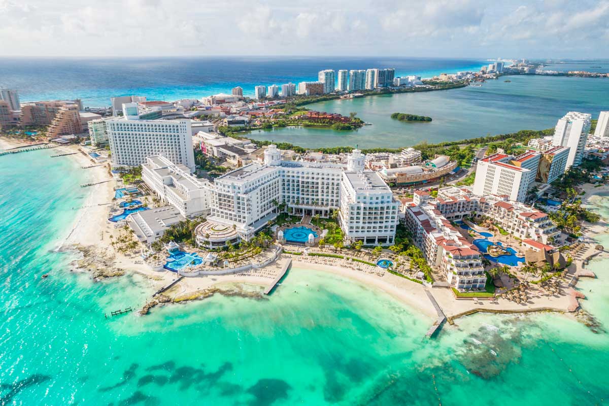 Cancun Hotel Zone luxury destination with Caribbean views / Zona Hotelera de Cancun destino de lujo con vistas al Caribe