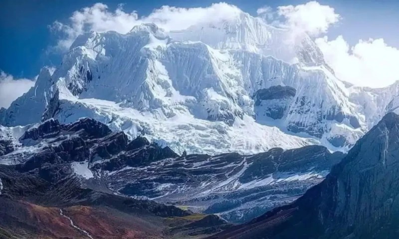 Yerupajá mountain in Cordillera Huayhuash