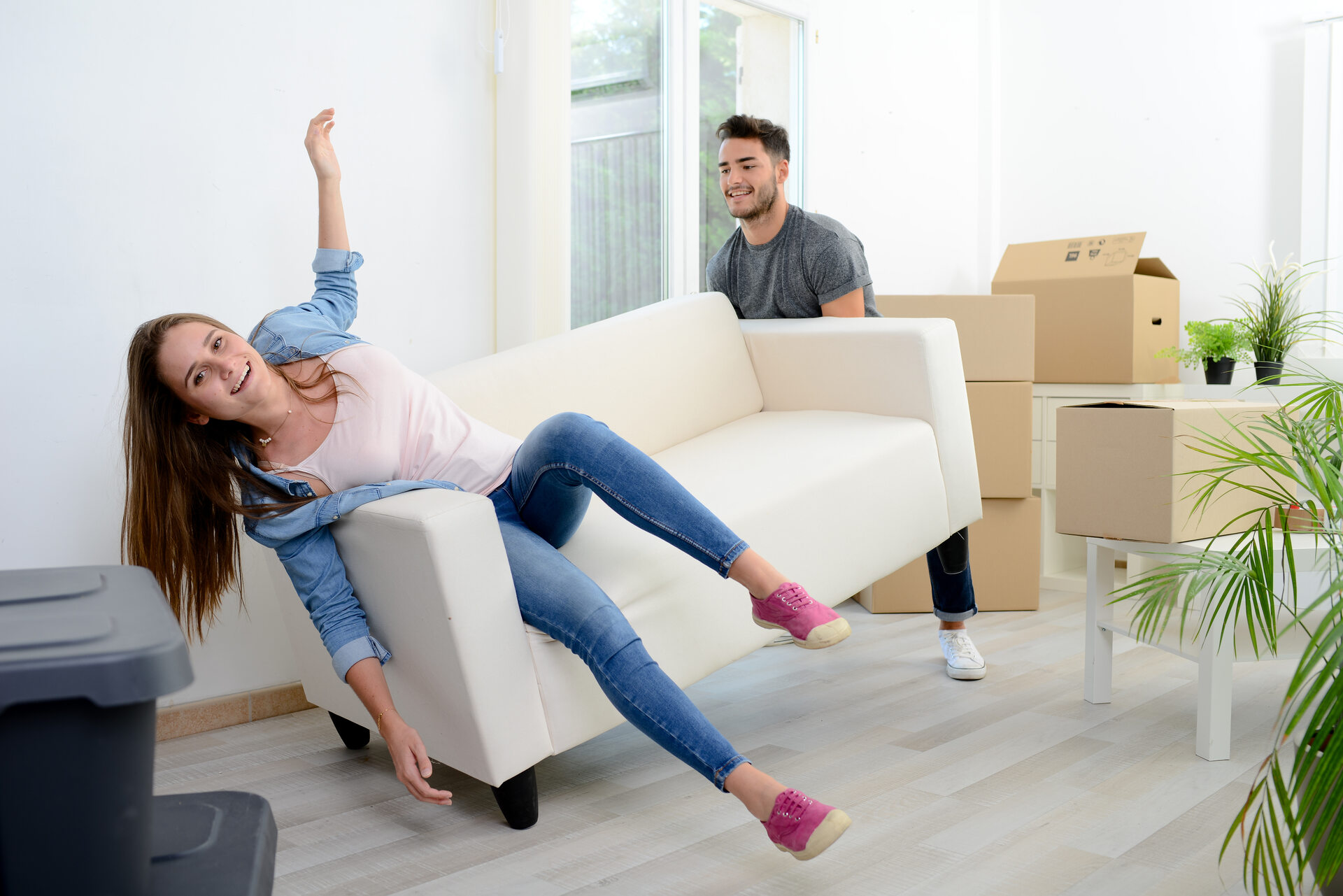 Everything you should know when moving in with friends