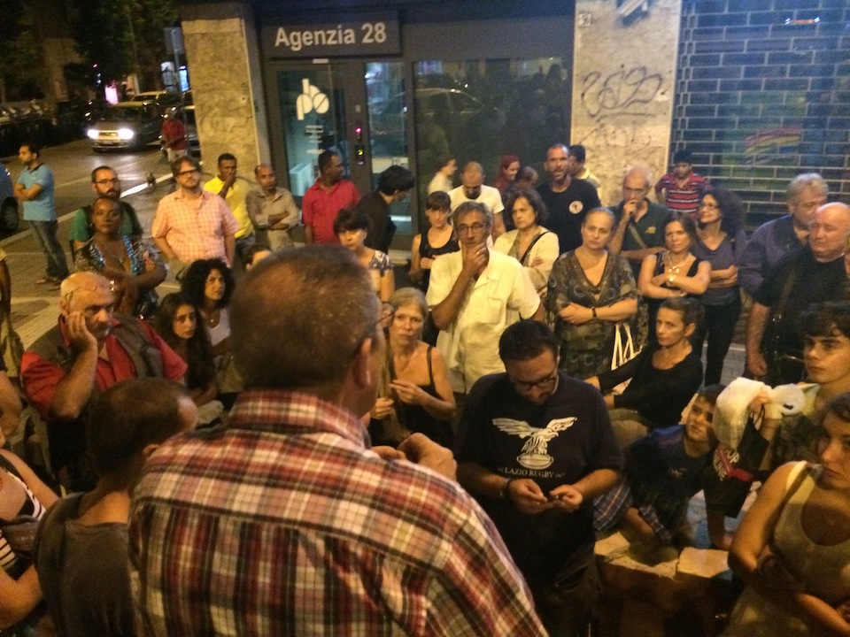 Assemblea Piazza della Marranella - Renato spiega di come sia necessario coinvolgere i cittadinin stranieri residenti