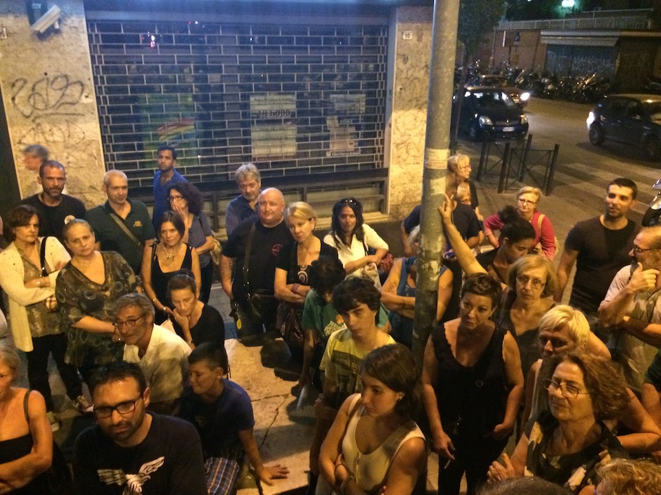 Assemblea Piazza della Marranella - Claudio riassume quanto emerso nell'assemblea