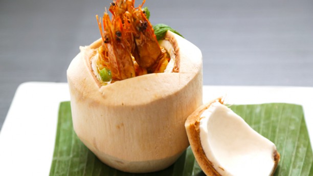 Gambas dans noix de coco frais