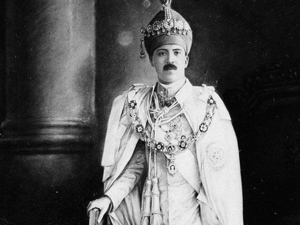 11 Richest People In Human History - Space Background Collection - 4K Quality