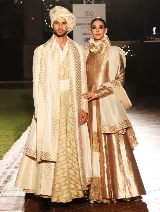 12+ Elegant Indian Wedding Skirts - Designer Label SVA's Mumbai Bridal Studio | SVA News / Some women choose saree as per their favorite color, fabric quality, design, and embroidery.