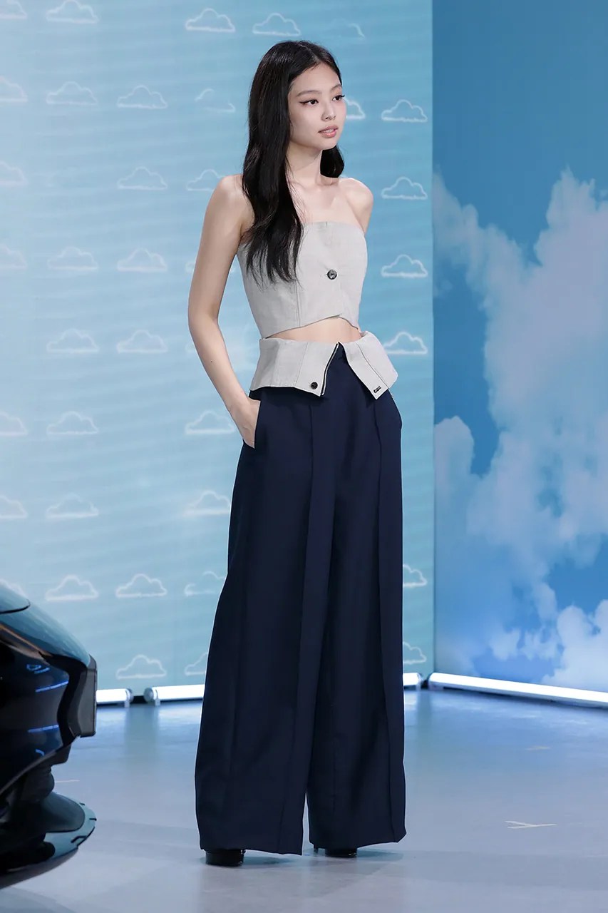 Blackpink S Jennie Style And Fashion Evolution Hypebae - Premium Gradient Photo Gallery - High Resolution