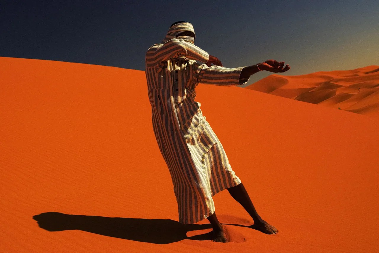 Amir Hassan - Artistic Abstract Art - Mobile