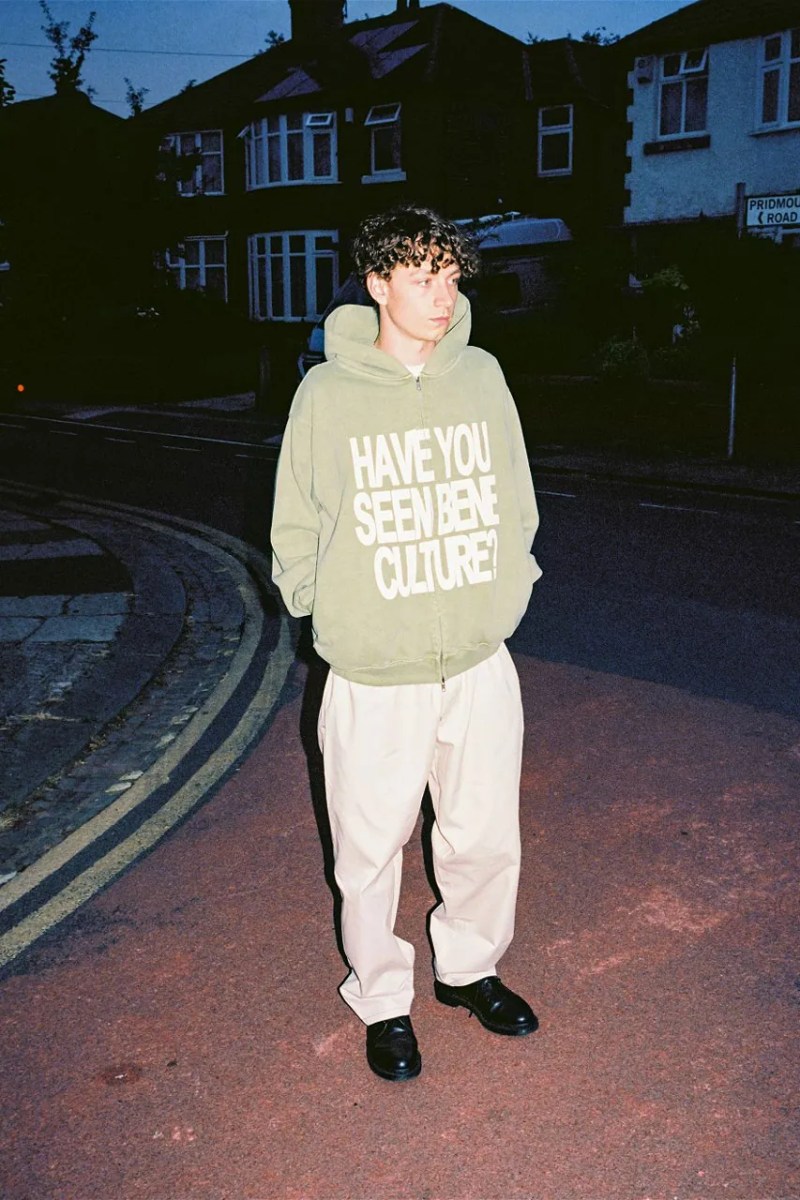 People Following Ben Culture - High Resolution Colorful Designs for Desktop