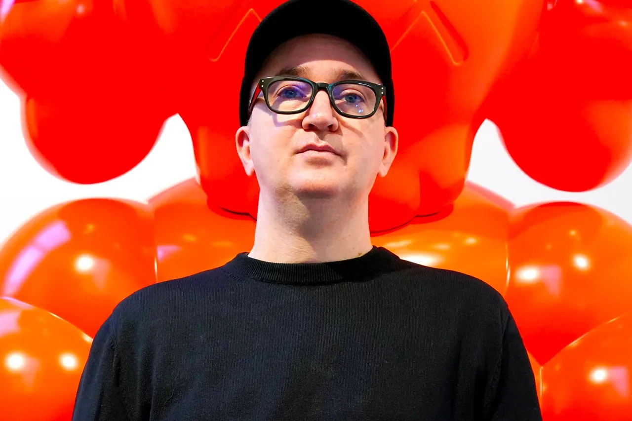 Review Kaws - Download Amazing Space Background | Retina