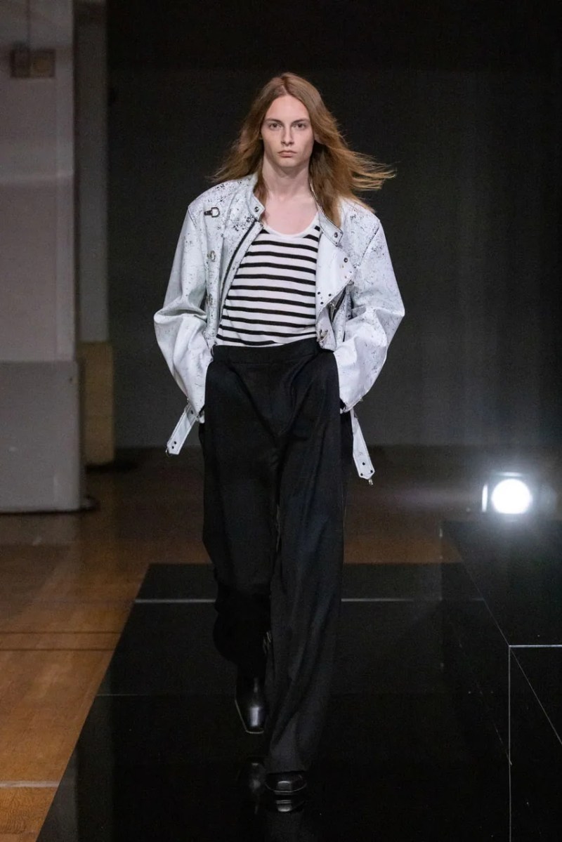 The System 2024 Trakt - High Resolution Light Illustrations for Desktop