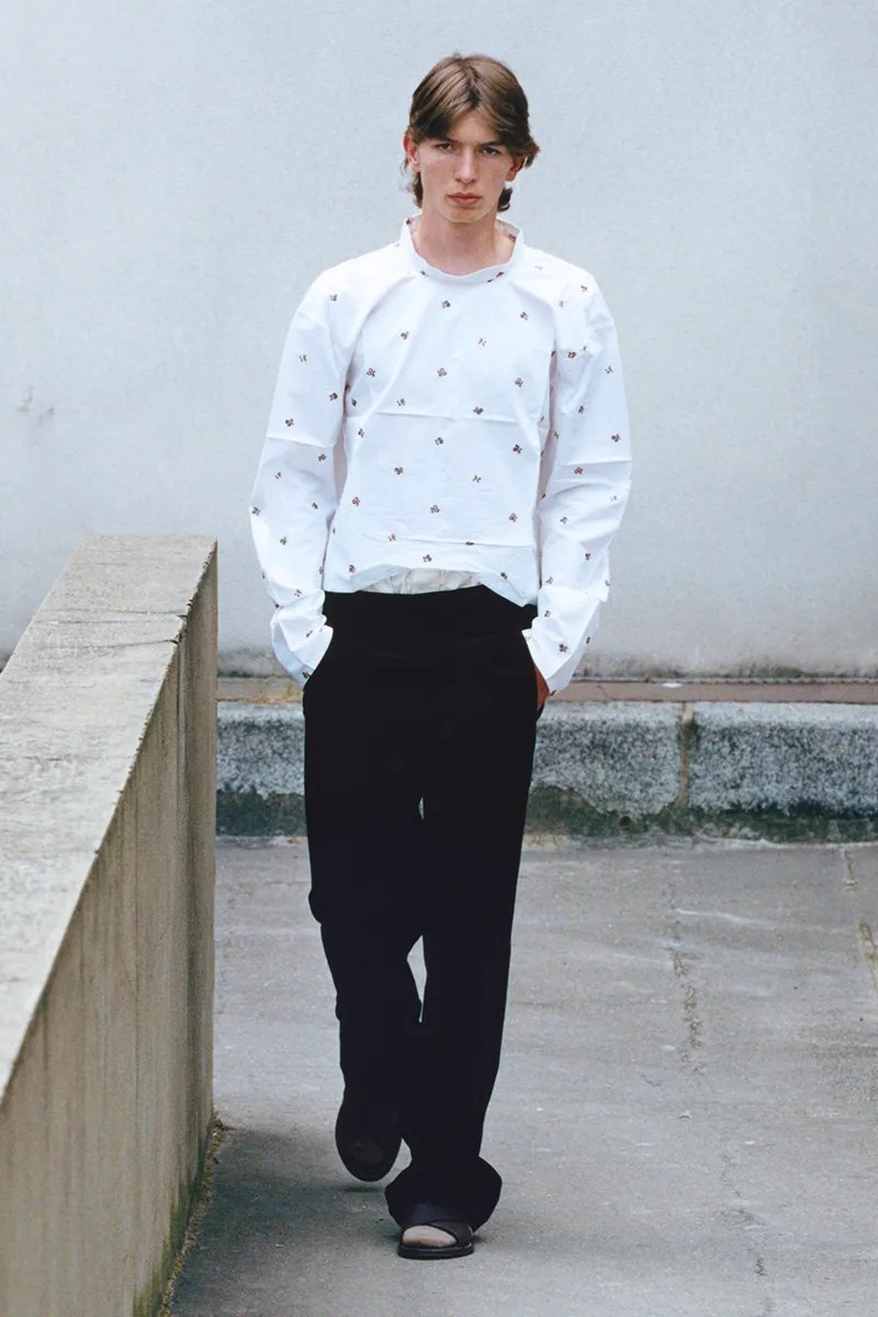 Rier Makes Mountain Essentialism - Elegant Gradient Background - Full HD