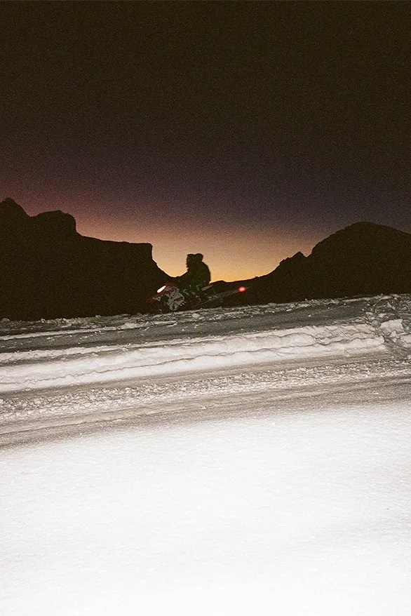 Issue 4 One Block Down - Amazing Dark Illustration - 4K