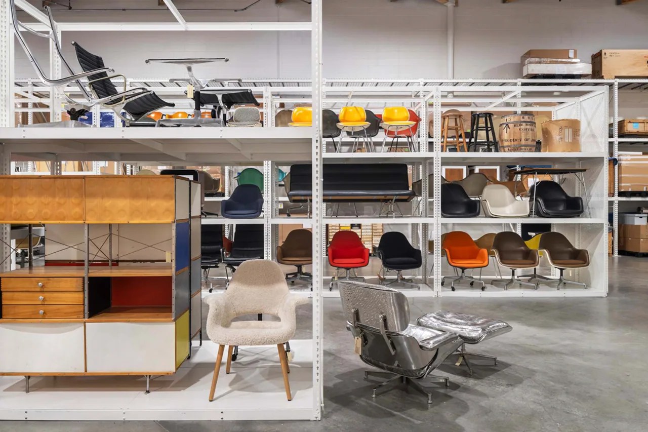 Ice Cube Celebrates The Eames 2011 - Premium Abstract Background Gallery - High Resolution