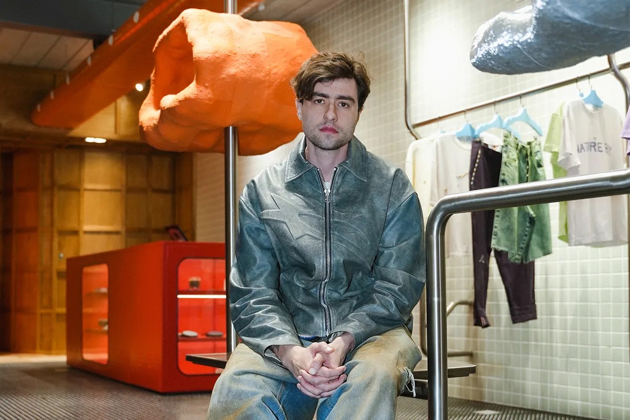 Piet Piet International - Download Creative Mountain Background | Desktop