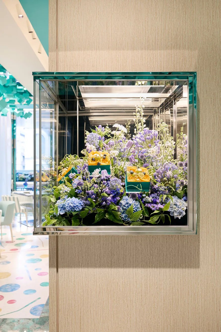 natsuko-shoji-blue-box-cafe-