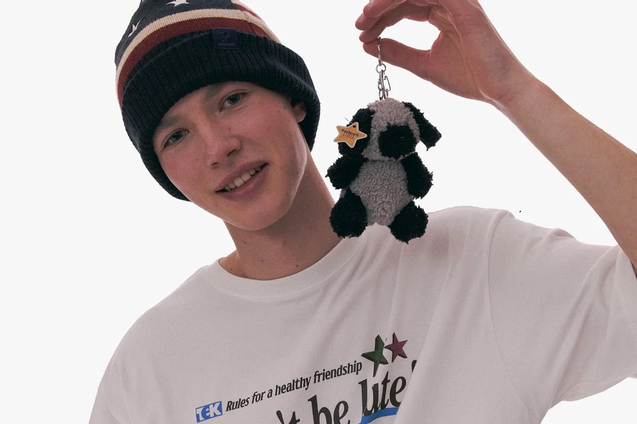 Teket Red - Abstract Patterns - Classic Retina Collection