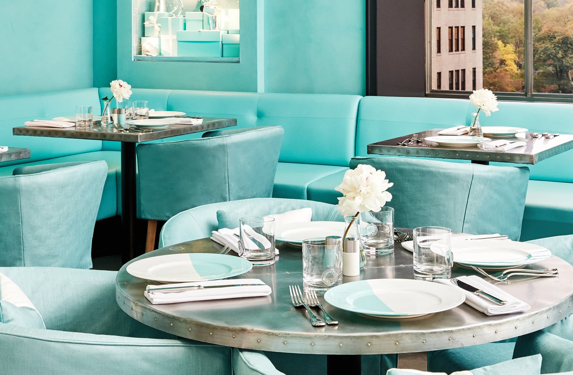 What S It S Like To Have Breakfast At Tiffany S Blue Box Cafe