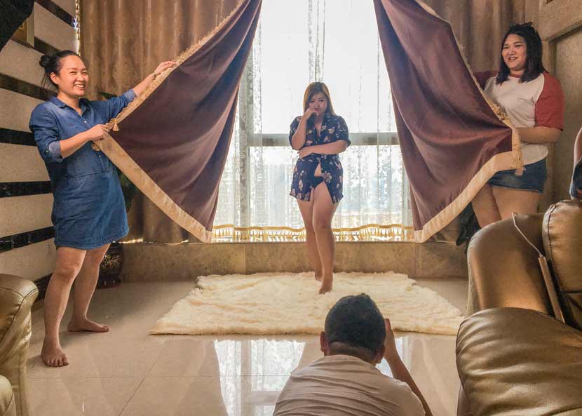 Plus-size model He Jiahui poses at a lingerie shoot for her own Taobao shop in Guangzhou, Guangdong province, June 20, 2017. Fan Yiying/Sixth Tone