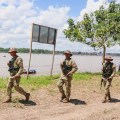 Soldados peruanos en frontera con Colombia, cerca al río Amazonas