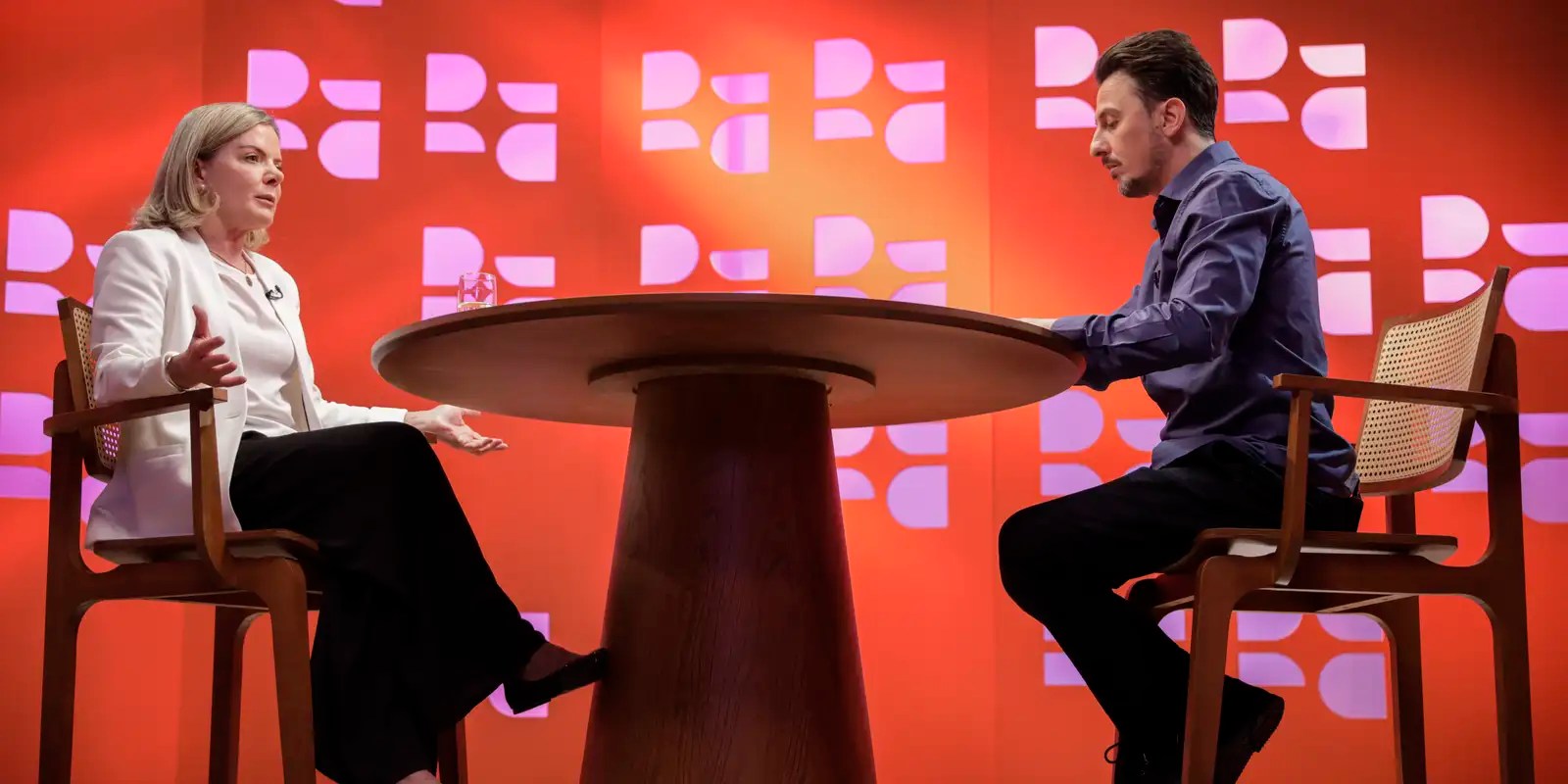 Deputada Gleisi Hoffmann é a entrevistada do DR com Demori