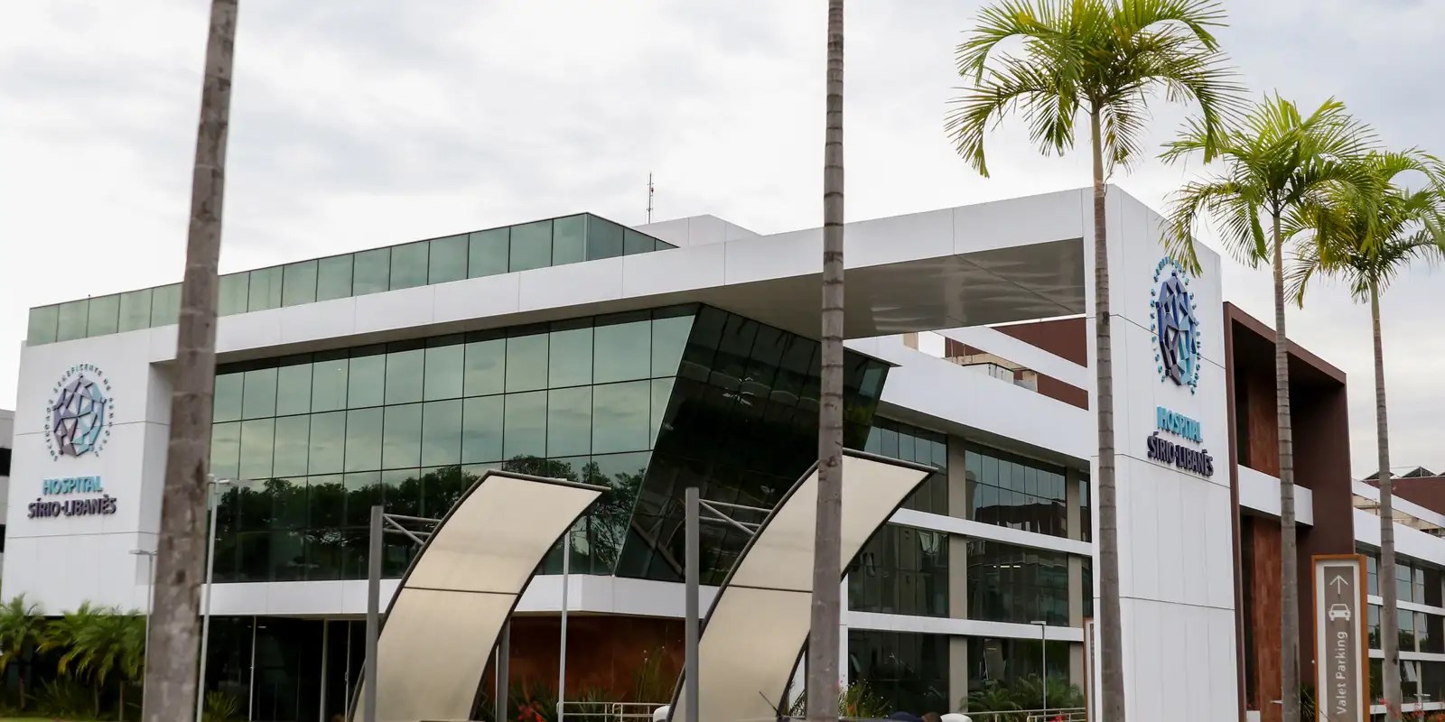 Lula passa por cirurgia no quadril em hospital de Brasília 