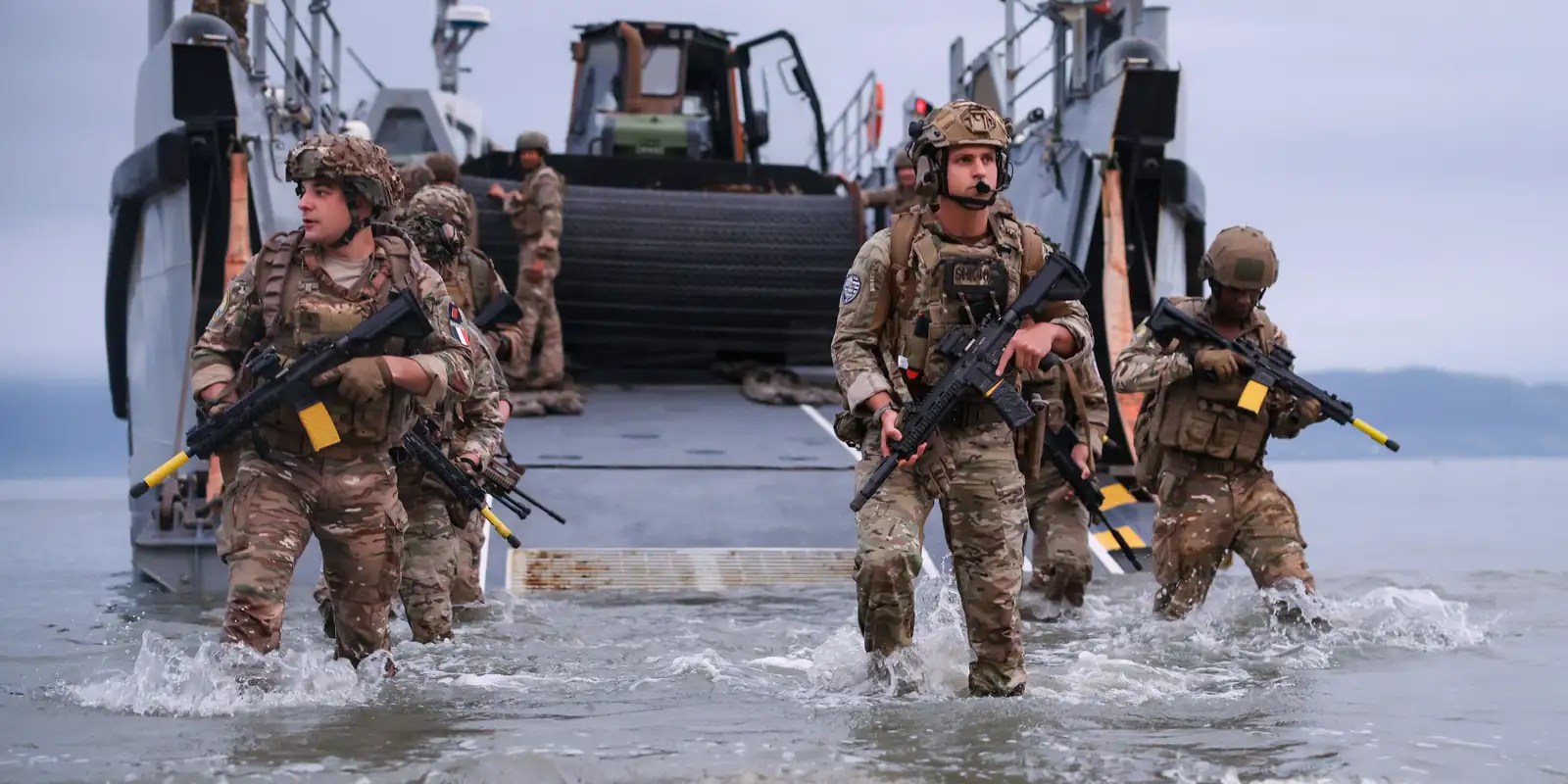 Marinhas brasileira e francesa fazem exercício na costa do Rio
