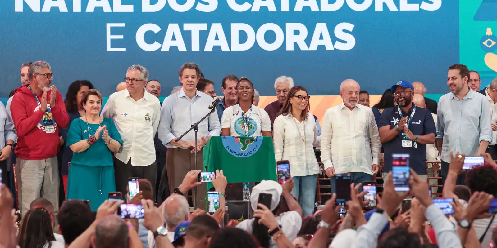 Catadores devem ser aplaudidos como agentes ambientais, diz Boulos