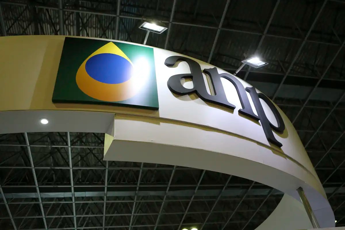 Produção de petróleo e gás recua em fevereiro