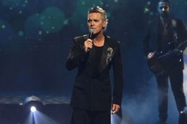 Robbie Williams says fan photos can trigger anxiety and cause ‘discomfort’
