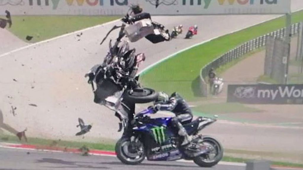 Video incidente dean berta vinales non c'è. Motogp Valentino Rossi Lucky After Crash At Austrian Grand Prix Johann Zarco Franco Morbidelli