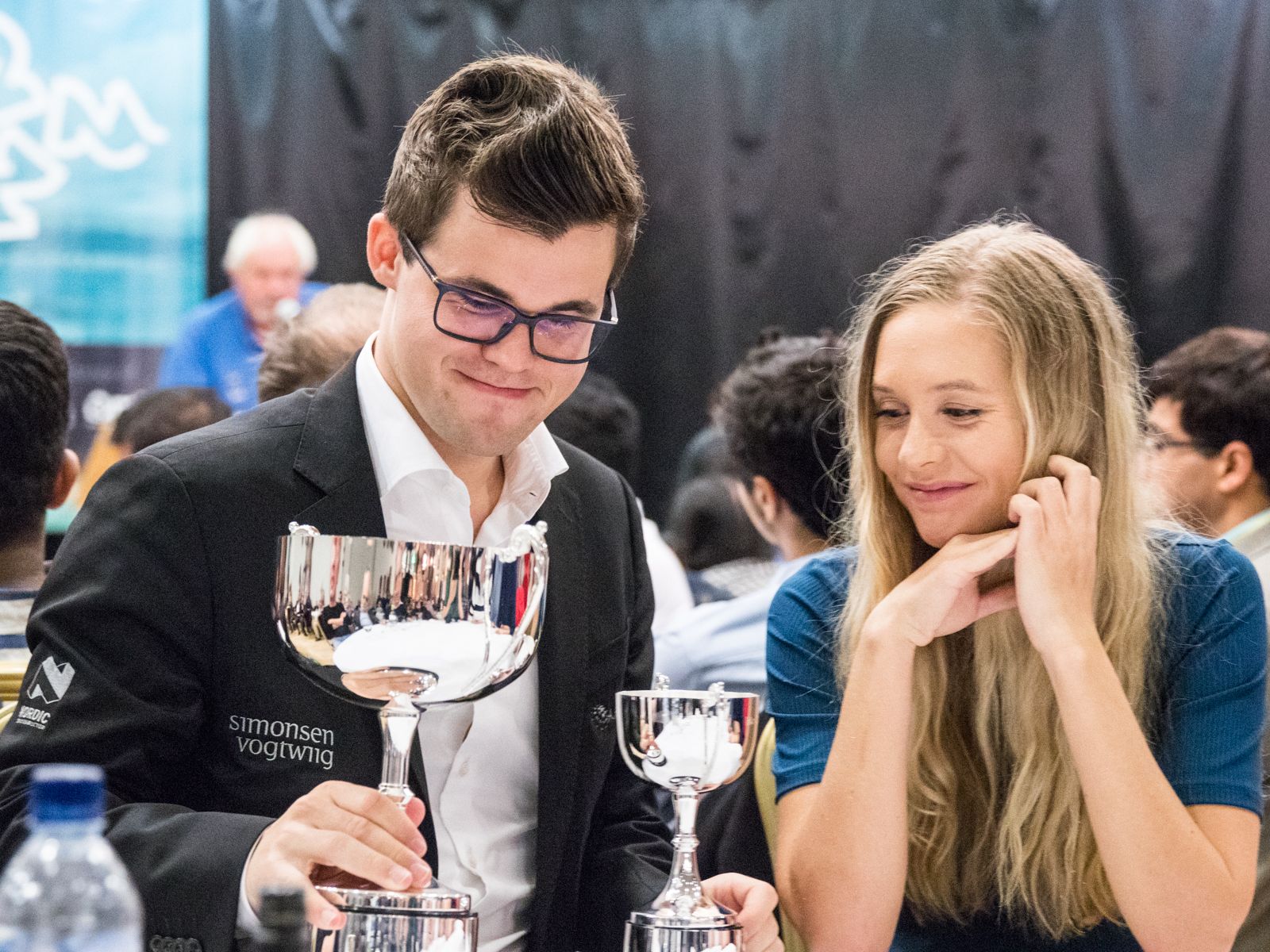 Magnus Carlsen Girlfriend Who Is Magnus Carlsen S Inspiration At The Isle Of Man Sakk Magnus Carlsen S Girlfriend Is Elisabet Lorentzen Djonne